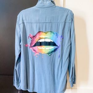 LAUREN MOSHI denim button up w/ lips graphic NWT-L